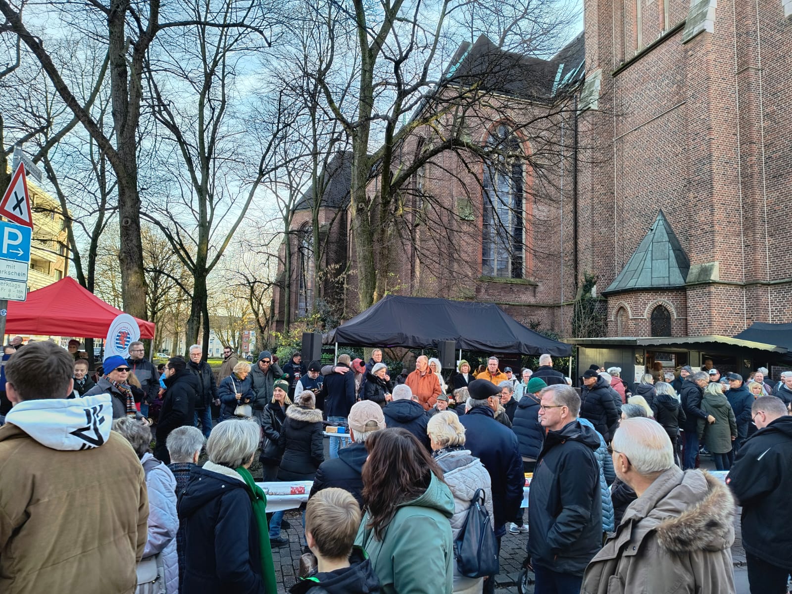 Vielen Besucher beim Adventsmarkt in Gelsenkirchen-Horst